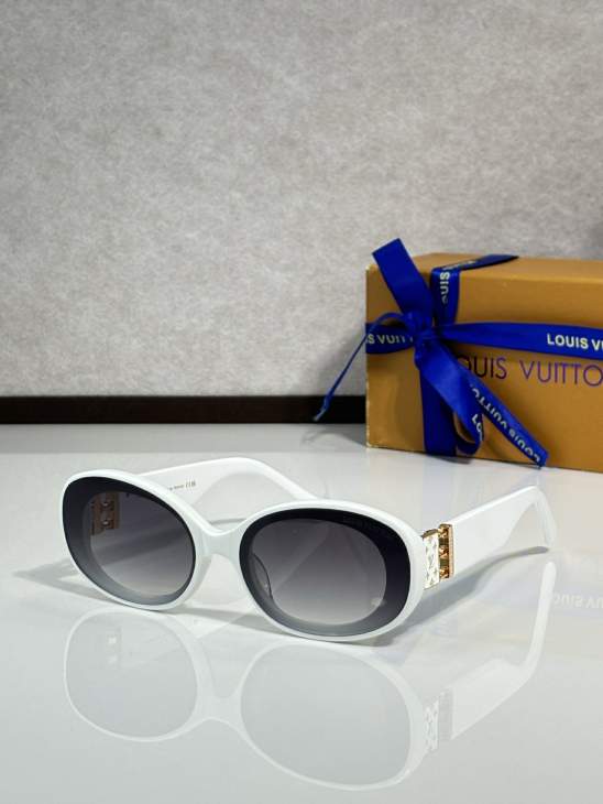 Picture of Louis Vuitton Sunglasses _SKUfw76440091fw